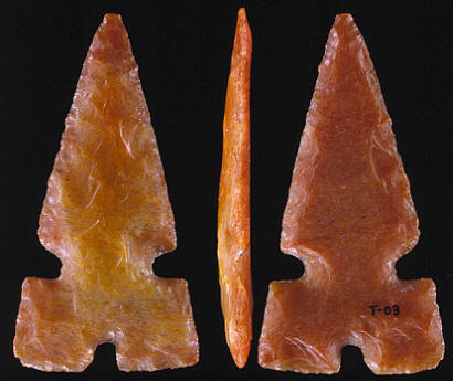 Triple-notched Cahokia "gem point."
