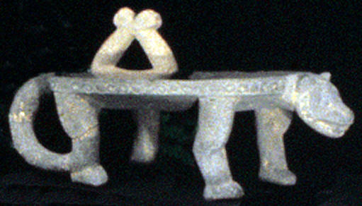 Feline form of four legged ceremonial metate & mono.