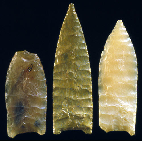3 Goshen points with concave/straight bases (casts).