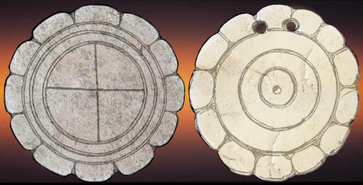 Line drawing comparison of a disc palette and a gorget.