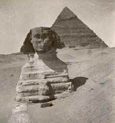 Photo of sphnix and pyramid in 1903.